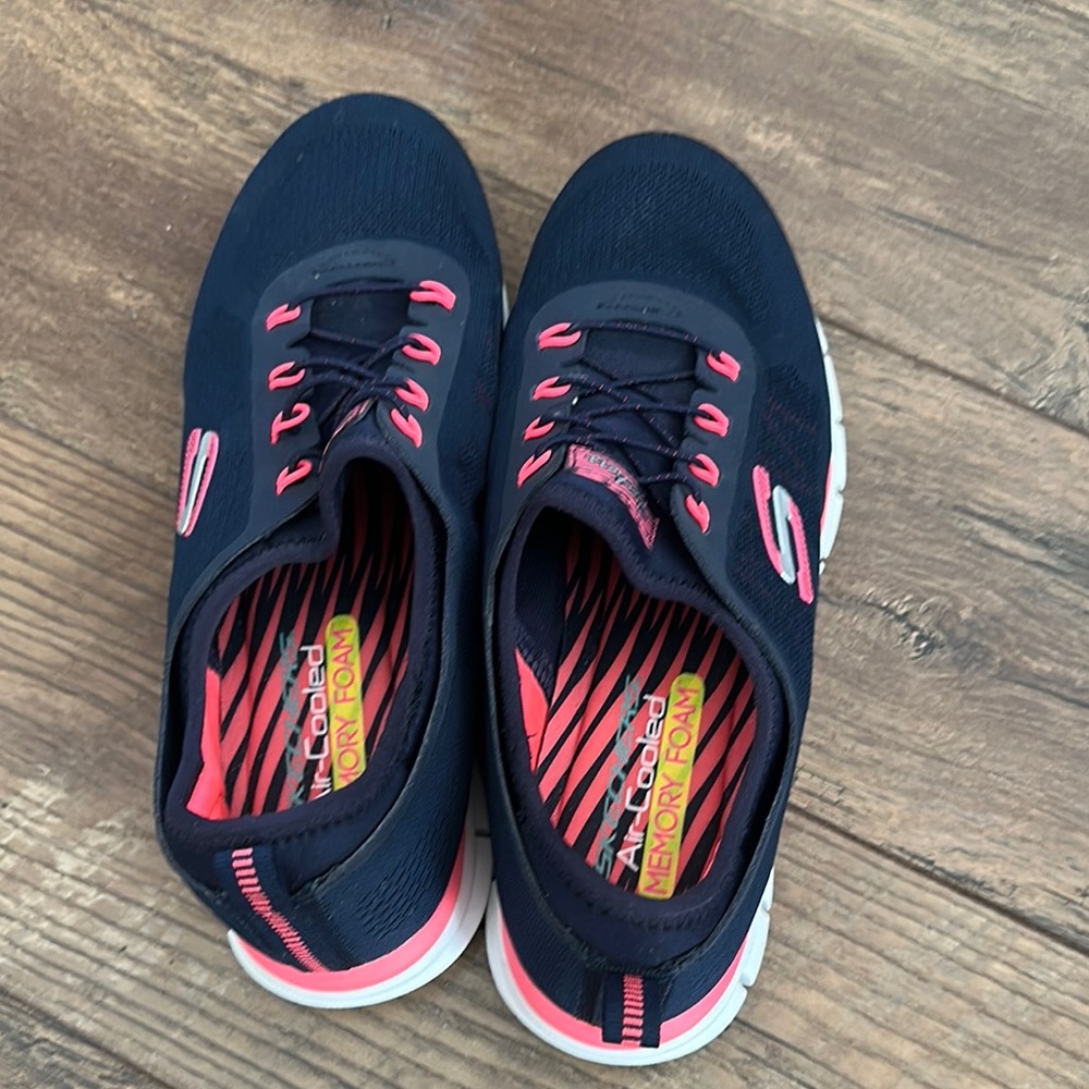 NWOB Skechers Navy and Pink Sport Shoes Size 9.5